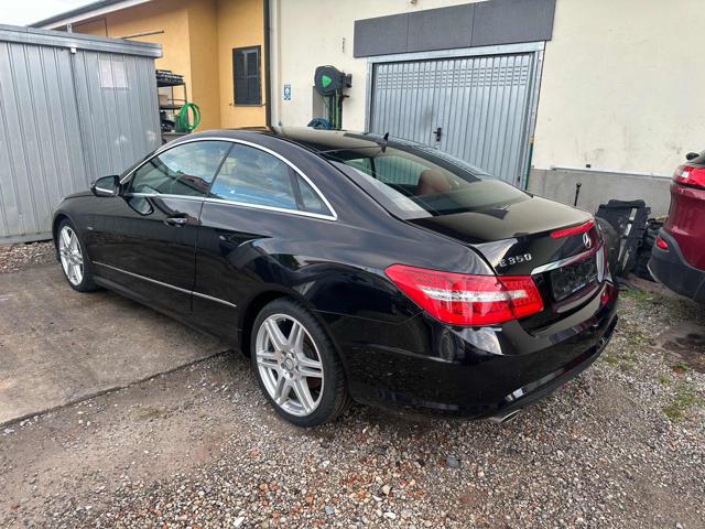 MERCEDES-BENZ E 350 CDI Coupé BlueEFFICIENCY Avantgarde Immagine 3