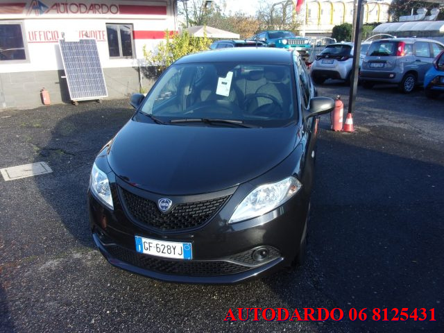 LANCIA Ypsilon 1.0 FireFly 5 porte S&S Hybrid Ecochic Silver Immagine 1