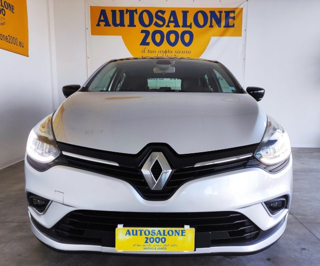 RENAULT Clio TCe 12V 75 CV 5 porte Moschino Zen NEOPATENTATI Immagine 1