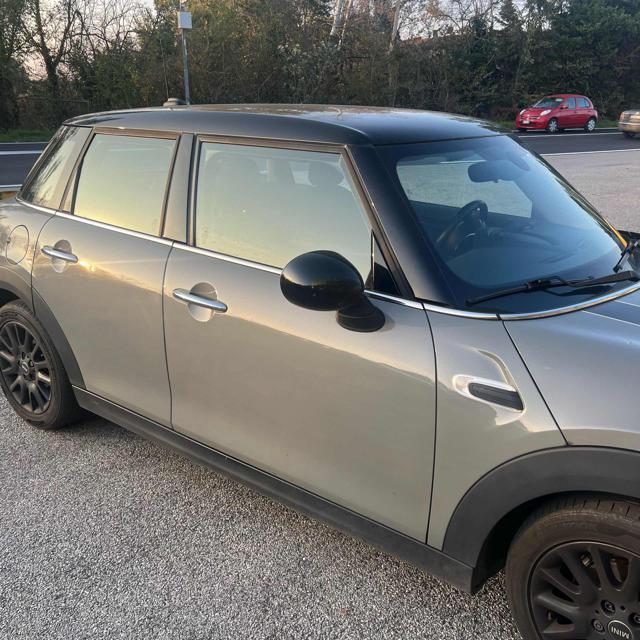 MINI Cooper D 1.5 Cooper D Business 5 porte Immagine 1