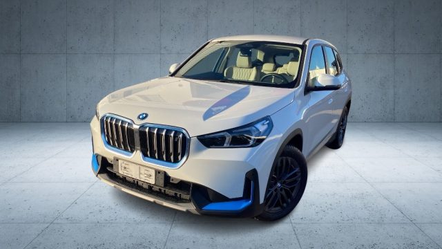 BMW iX1 xDrive 30 Immagine 0