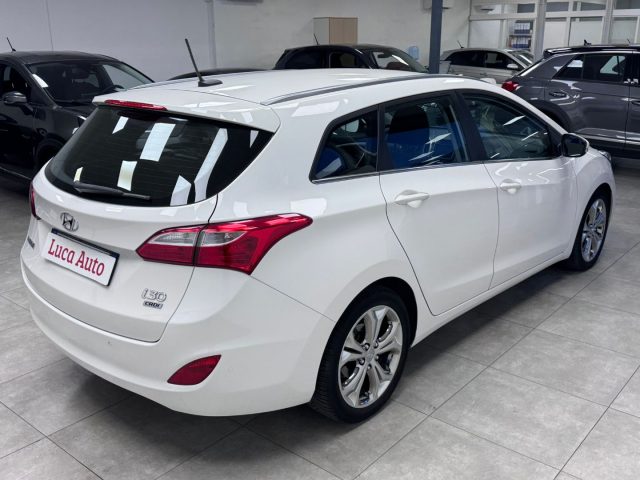 HYUNDAI i30 1.6 CRDi Style SW Aut. *UNICO PROPRIETARIO* Immagine 3