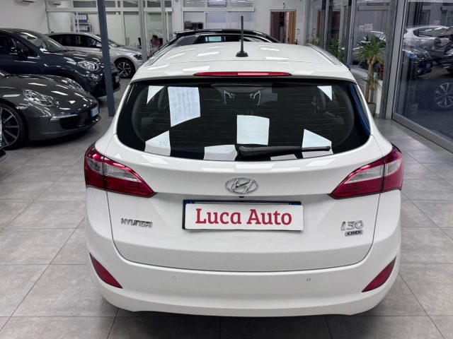 HYUNDAI i30 1.6 CRDi Style SW Aut. *UNICO PROPRIETARIO* Immagine 4