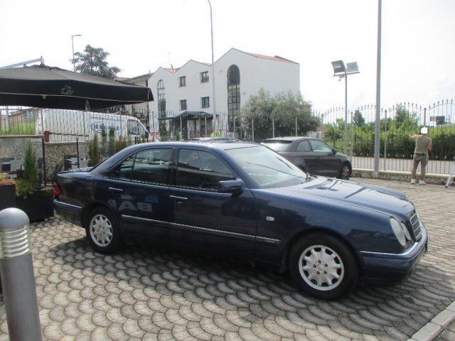 MERCEDES-BENZ E 250 diesel cat Avantgarde Immagine 1