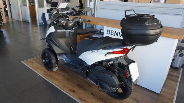 PIAGGIO MP3 300 HPE GUIDABILE PATENTE B Immagine 1