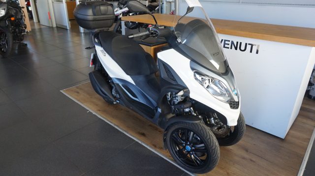 PIAGGIO MP3 300 HPE GUIDABILE PATENTE B Immagine 4