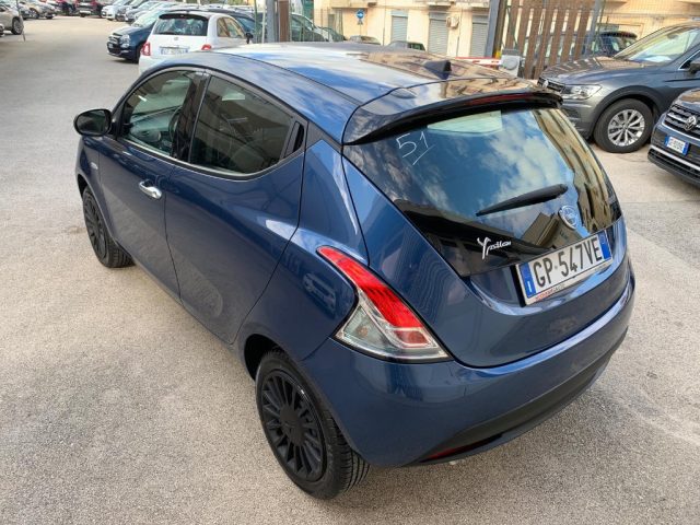 LANCIA Ypsilon 1.0 FireFly 5 porte S&S Hybrid Silver Immagine 3