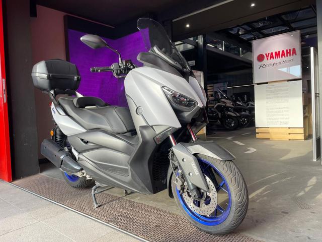 YAMAHA X-MAX 300 . Immagine 1