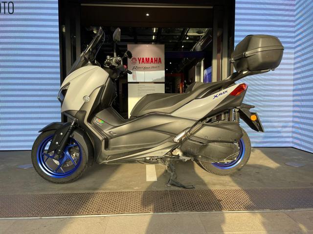 YAMAHA X-MAX 300 . Immagine 3