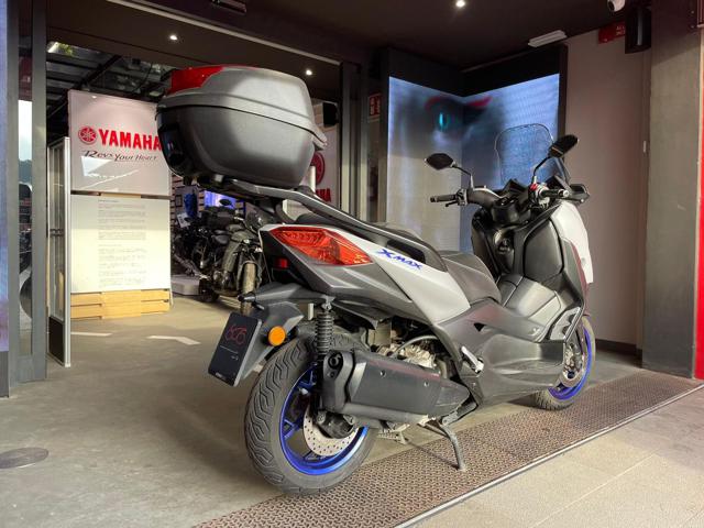 YAMAHA X-MAX 300 . Immagine 2