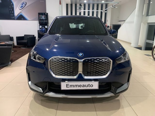 BMW iX1 eDrive 20 Special Edition Immagine 1