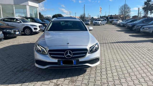 MERCEDES-BENZ E 220 d S.W. Auto Business Sport Immagine 0