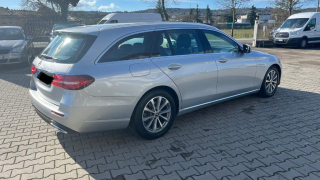 MERCEDES-BENZ E 220 d S.W. Auto Business Sport Immagine 2