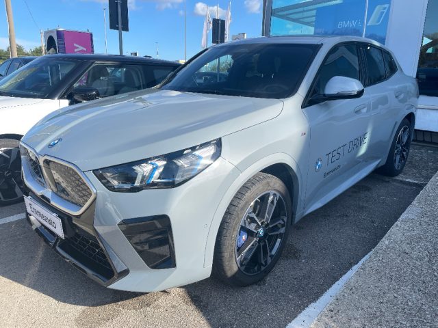 BMW iX2 xDrive 30 Msport Immagine 0