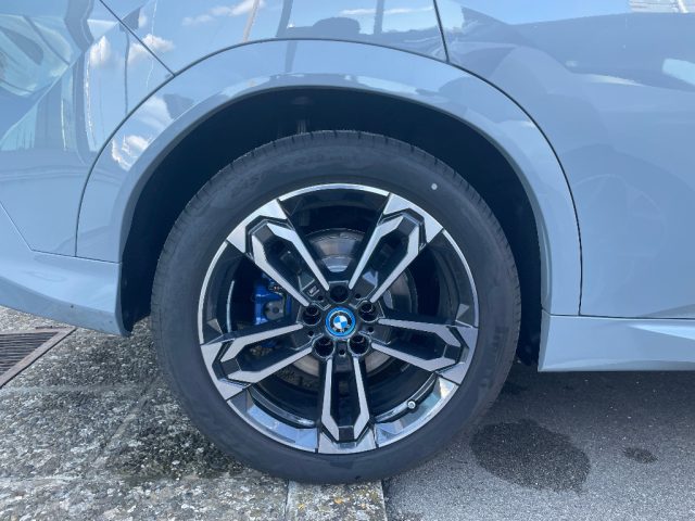 BMW iX2 xDrive 30 Msport Immagine 4