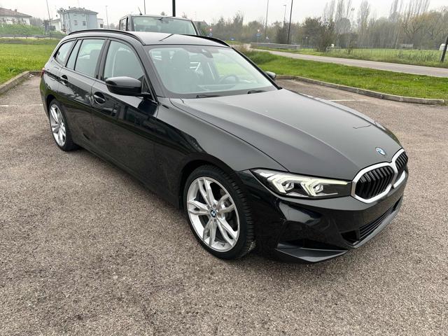 BMW 318 d mhev 48V Touring Immagine 1