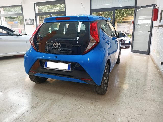 TOYOTA Aygo Connect 1.0 VVT-i 72 CV x-wave Immagine 4