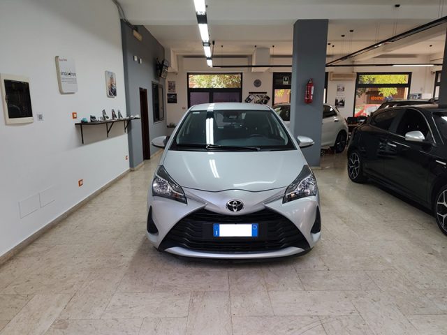 TOYOTA Yaris 1.0 72 CV 3 porte Cool Immagine 1