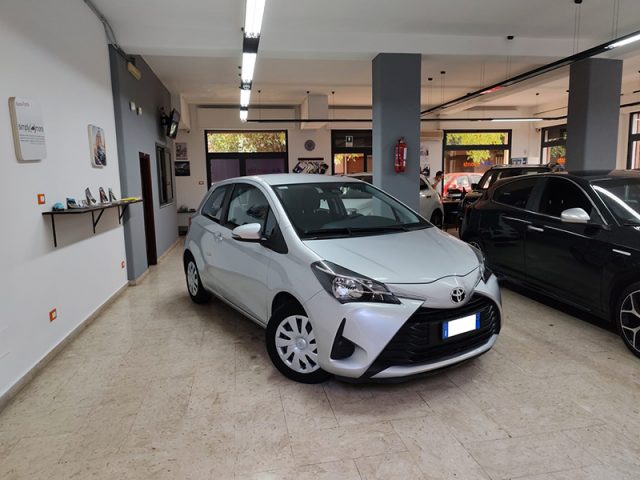 TOYOTA Yaris 1.0 72 CV 3 porte Cool Immagine 0