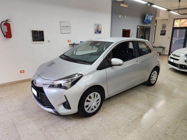 TOYOTA Yaris 1.0 72 CV 3 porte Cool Immagine 2