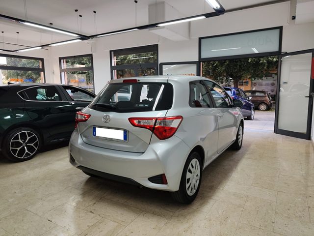 TOYOTA Yaris 1.0 72 CV 3 porte Cool Immagine 3