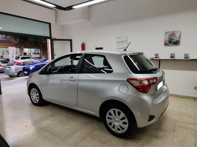 TOYOTA Yaris 1.0 72 CV 3 porte Cool Immagine 4