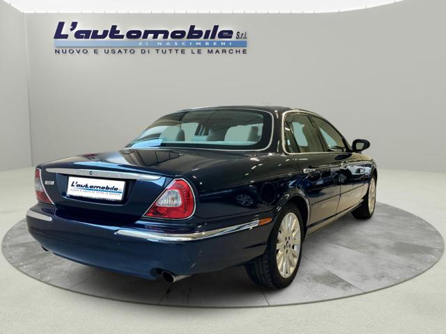 JAGUAR XJ8 4.2 V8 EXECUTIVE Immagine 4