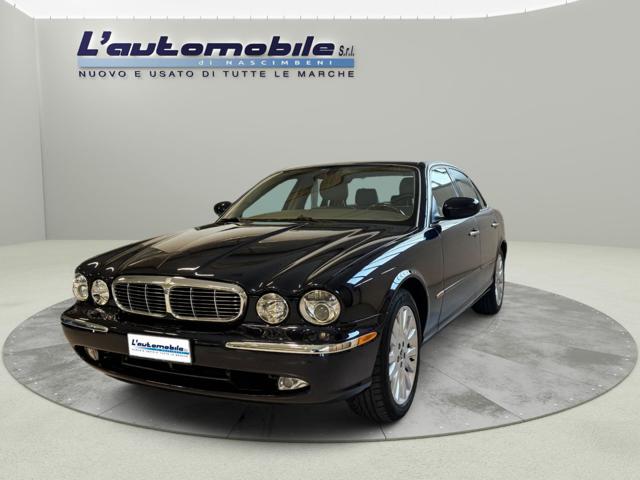 JAGUAR XJ8 4.2 V8 EXECUTIVE Immagine 1