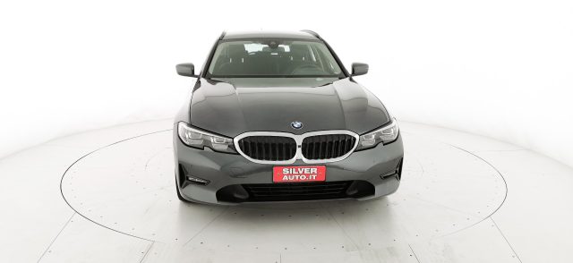 BMW 320 d Touring mhev 48V xdrive Business Advantage auto Immagine 1