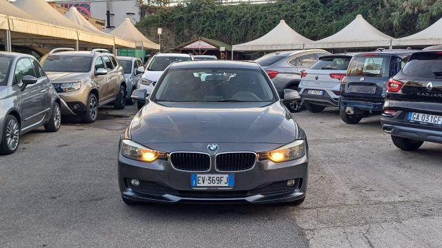 BMW 318 d Touring Luxury Immagine 0