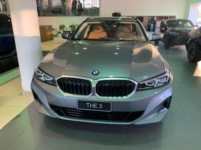 BMW 318 d 48V Touring Immagine 1