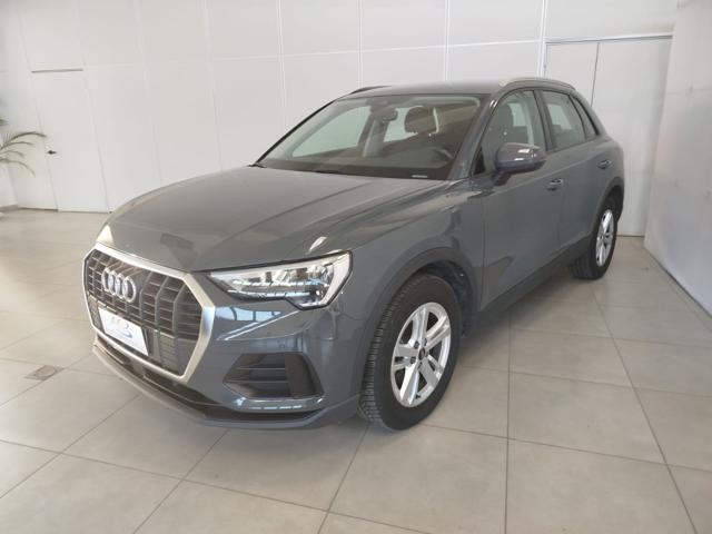 AUDI Q3 35 TDI S tronic Business Immagine 1