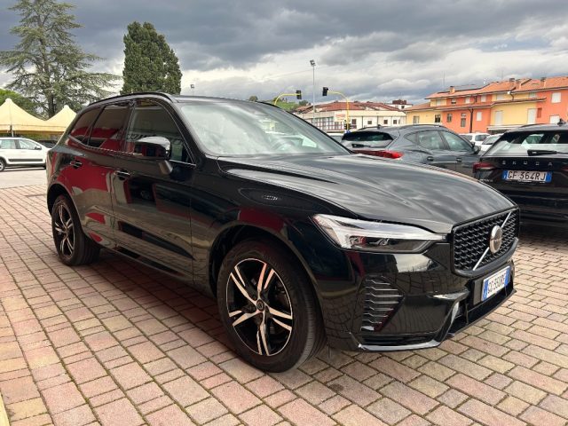 VOLVO XC60 B4 (d) AWD Geartronic R-design Immagine 1