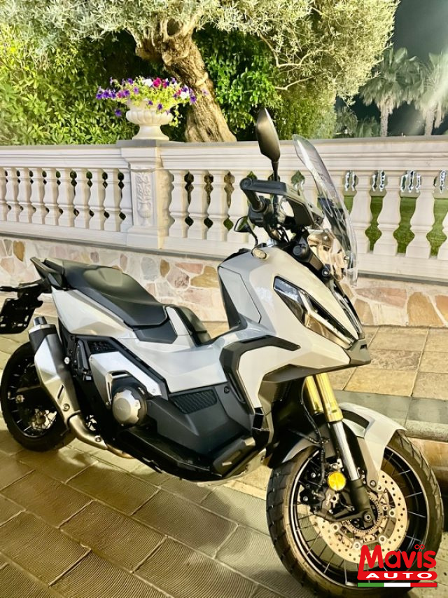 HONDA X-ADV 750 ABS Immagine 4