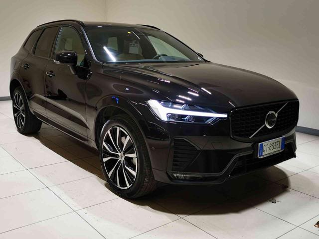 VOLVO XC60 B4 (d) AWD automatico Ultimate Dark Immagine 2