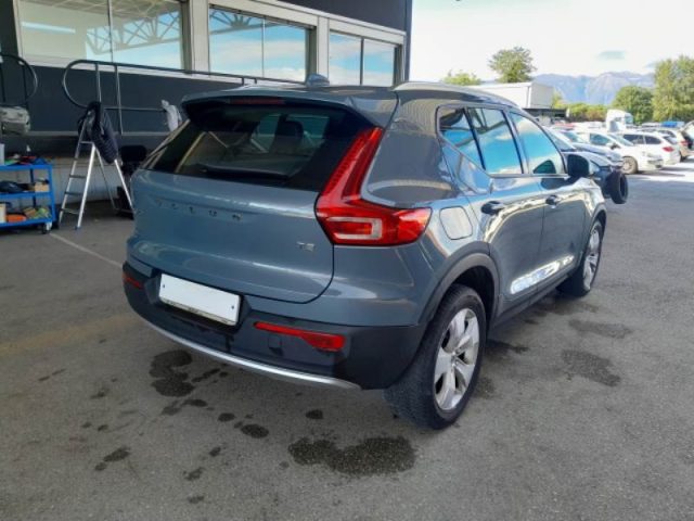 VOLVO XC40 T2 MOMENTUM PRO Immagine 1