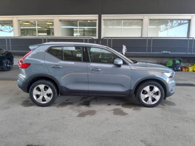 VOLVO XC40 T2 MOMENTUM PRO Immagine 3