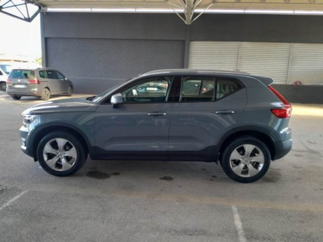 VOLVO XC40 T2 MOMENTUM PRO Immagine 4