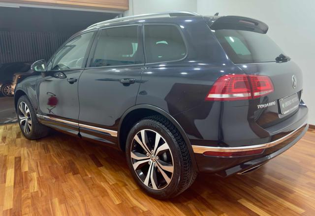 VOLKSWAGEN Touareg 3.0 TDI 204 CV tiptronic BlueMotion Sport R-LINE Immagine 4