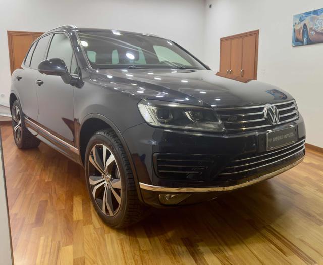 VOLKSWAGEN Touareg 3.0 TDI 204 CV tiptronic BlueMotion Sport R-LINE Immagine 2