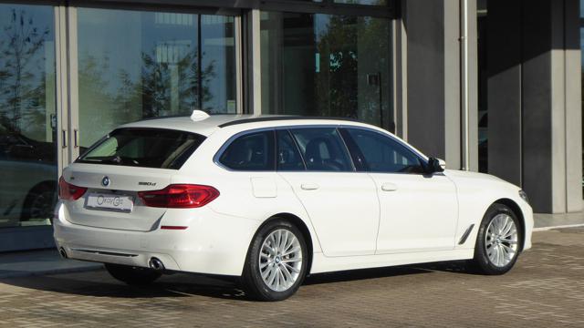 BMW 520 d xDrive Touring Luxury Autom. Immagine 2