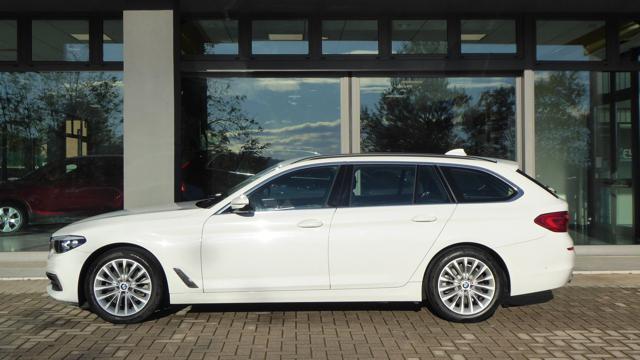 BMW 520 d xDrive Touring Luxury Autom. Immagine 1