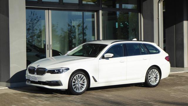 BMW 520 d xDrive Touring Luxury Autom. Immagine 0