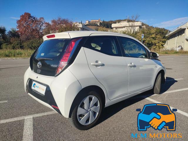 TOYOTA Aygo 1.0 VVT-i 69 CV 5 porte x-cool NEOPATENTATI Immagine 2