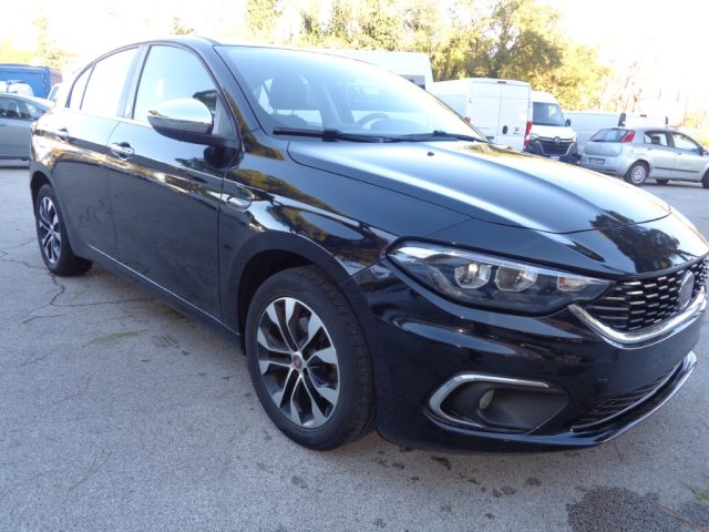 FIAT Tipo 1.4 5 porte Mirror Immagine 1