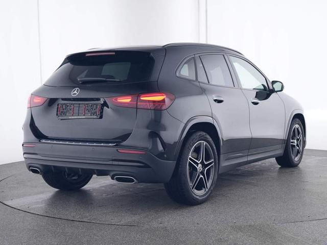 MERCEDES-BENZ GLA 180 Automatic AMG Line Advanced Plus Immagine 1