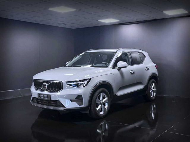 VOLVO XC40 T2 automatico Essential Immagine 0