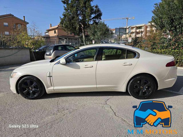 JAGUAR XF 2.7D V6 Premium Luxury Immagine 4