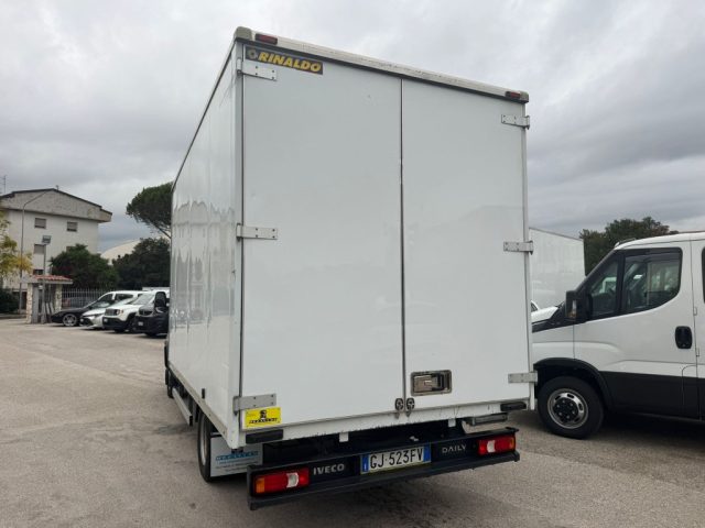 IVECO DAILY 35C16 3.0 E6  FURGONATO Immagine 3