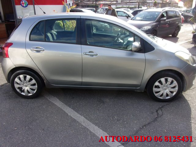 TOYOTA Yaris 1.3 5 porte Navi GPL Immagine 4